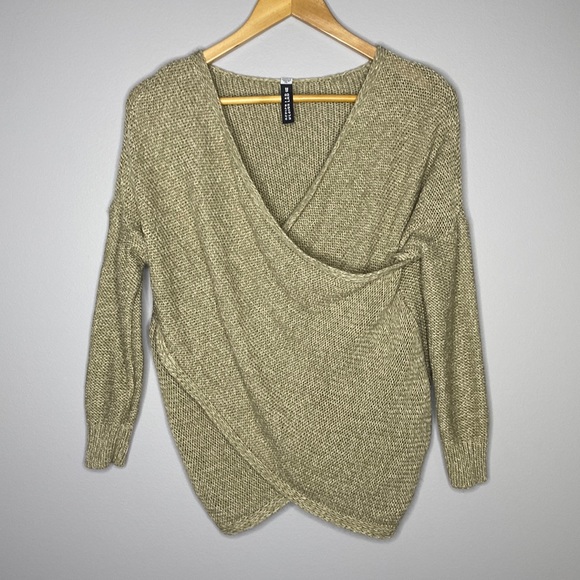 Design‎ Lab Crisscross Ribbed Knit Crop - Picture 1 of 5